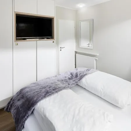 Park Apartment *